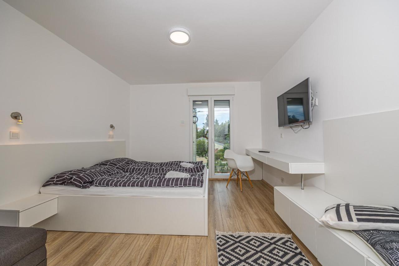 Sea La Vie Rooms 诺维·维诺多尔斯基 外观 照片
